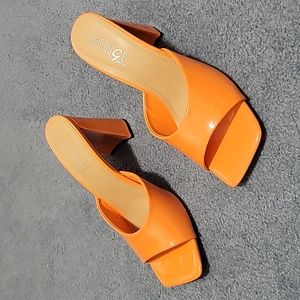 Rouge Helium brand slide-on shoes. Size 11